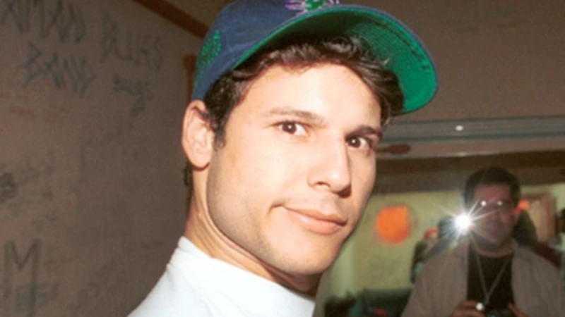 Jaqueta de Dinho é encontrada intacta em exumação dos Mamonas Assassinas