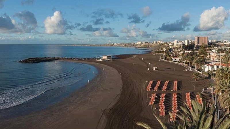 Turistas são alertados sobre impactos do turismo nas Ilhas Canárias em 2026