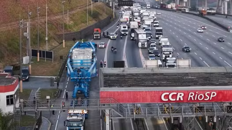 Supercarreta com carga milionária mobiliza operação inédita em SP