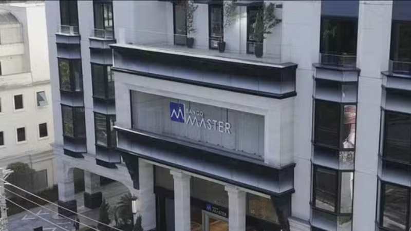 Ex-diretor do Banco Master admite à PF que assinava documentos sem ler