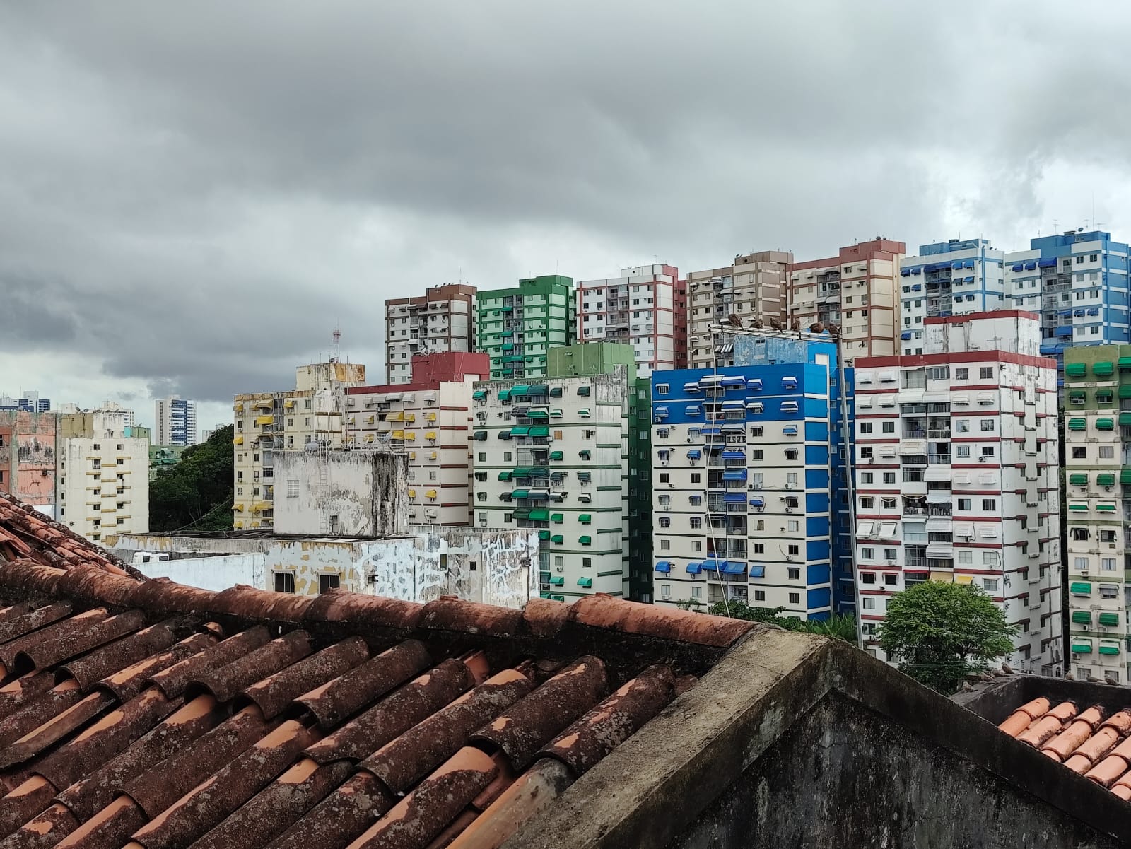 Sexta de Carnaval em Salvador será de calor e chuva passageira; veja a previsão do tempo