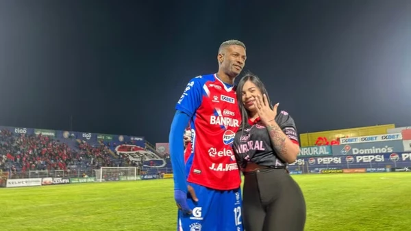 Pedido de casamento em campo termina após três dias e jogador se pronuncia nas redes