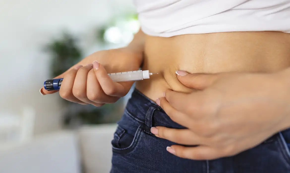 Anvisa reforça alerta sobre risco de pancreatite associado ao uso de medicamentos para emagrecimento