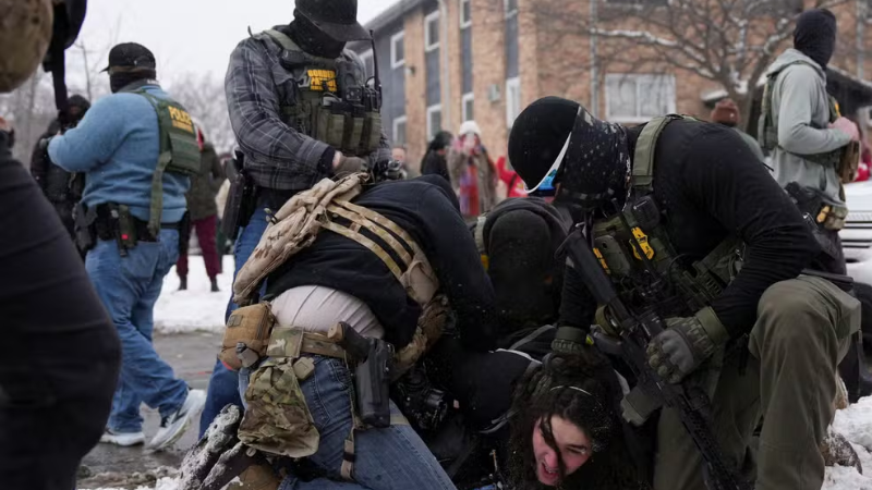 Governo Trump anuncia retirada parcial de agentes do ICE em Minnesota após protestos