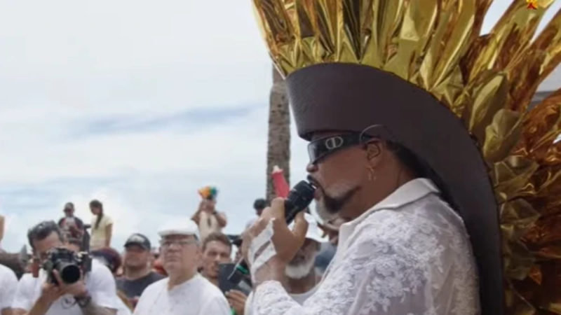 Carlinhos Brown abre Arrastão e defende criação de novo circuito para o Carnaval de Salvador