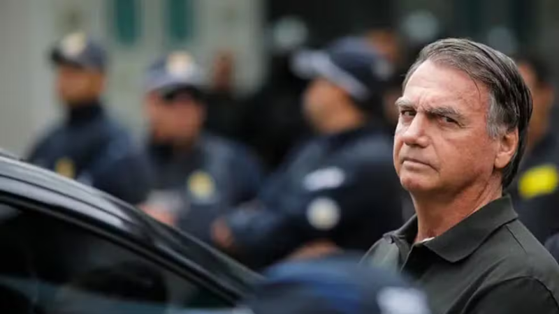Laudo da Polícia Federal aponta que Bolsonaro pode permanecer na Papudinha, apesar de comorbidades
