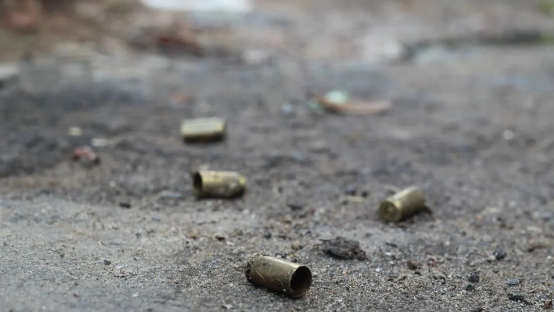 Criança de 8 anos é atingida por bala perdida dentro de escola em Lauro de Freitas