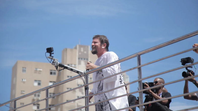 Saulo Fernandes arrasta multidão na Pipoca da Benção no Campo Grande