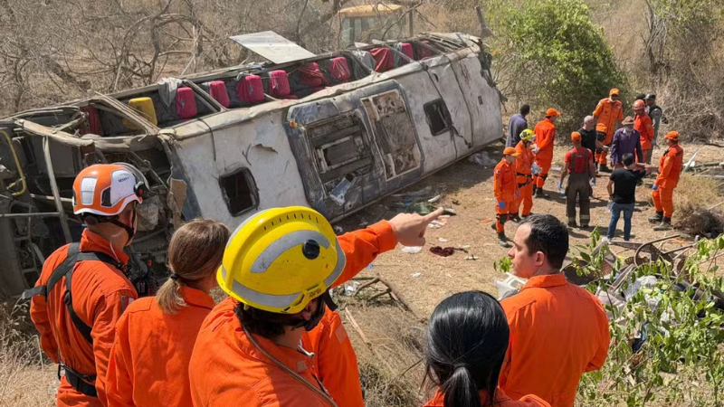 Tragédia em Alagoas: ônibus com romeiros capota e deixa 15 mortos em São José da Tapera