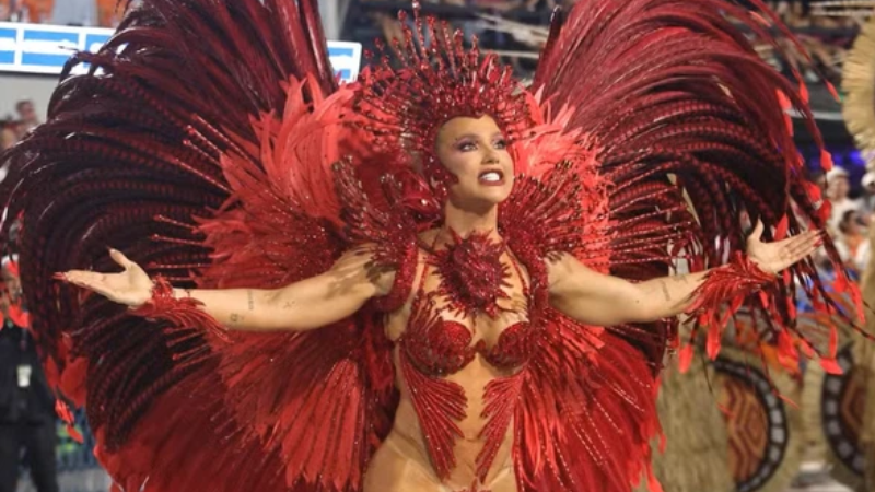 Virginia Fonseca enfrenta dificuldades em estreia como rainha da Grande Rio