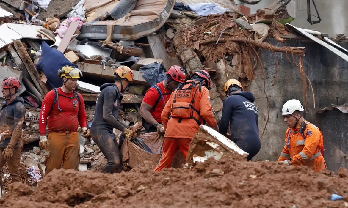 Temporais na Zona da Mata já deixam 36 mortos e 33 desaparecidos em Juiz de Fora e Ubá