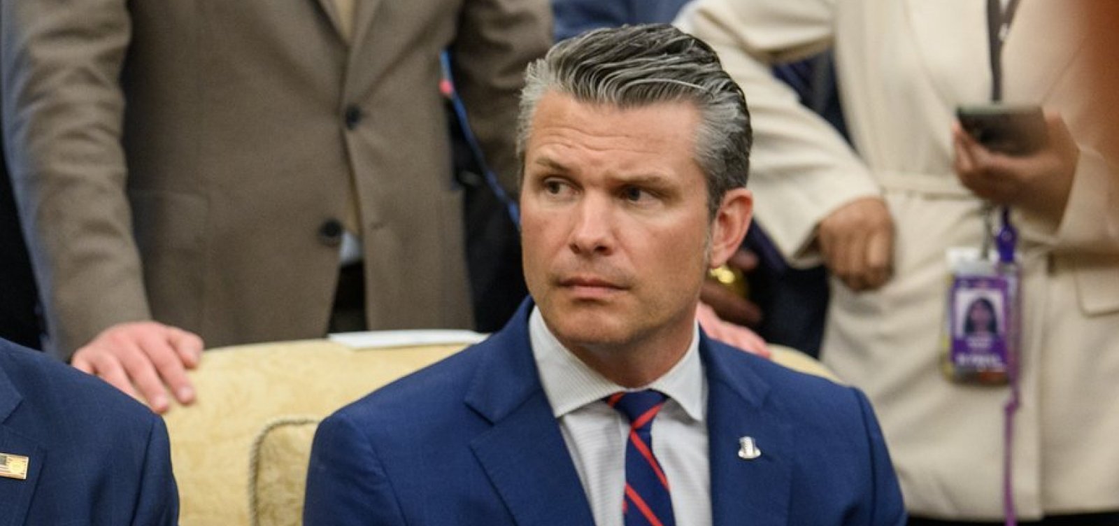 EUA afundam navio de guerra iraniano em águas internacionais; ação é a primeira com torpedo em décadas