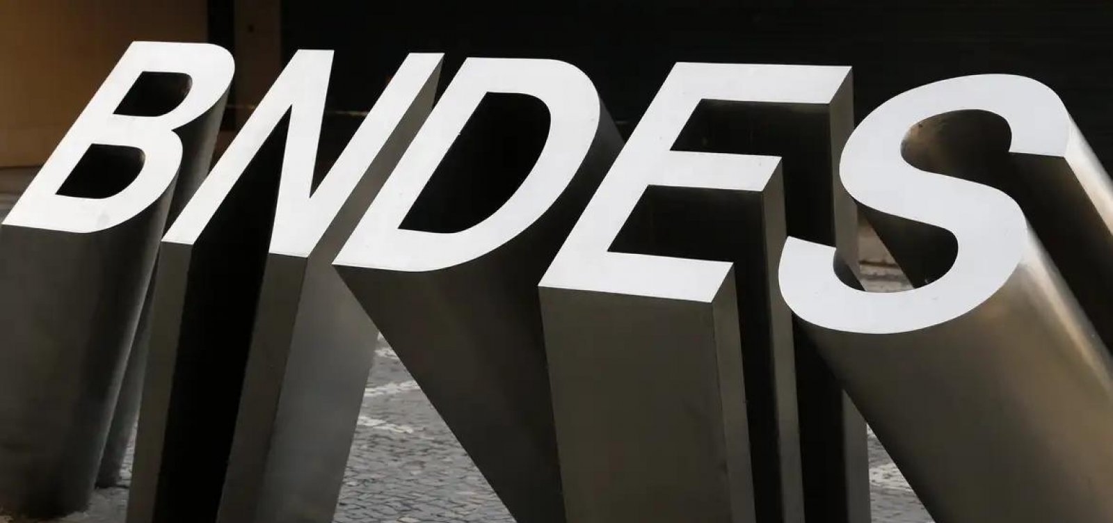 Governo Lula deve sancionar lei que reabre crédito do BNDES para obras internacionais