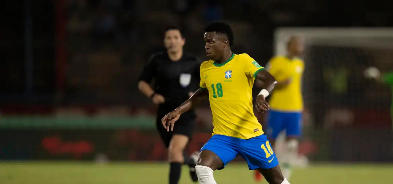 Brasil perde para a França mesmo com um jogador a mais em amistoso preparatório para a Copa