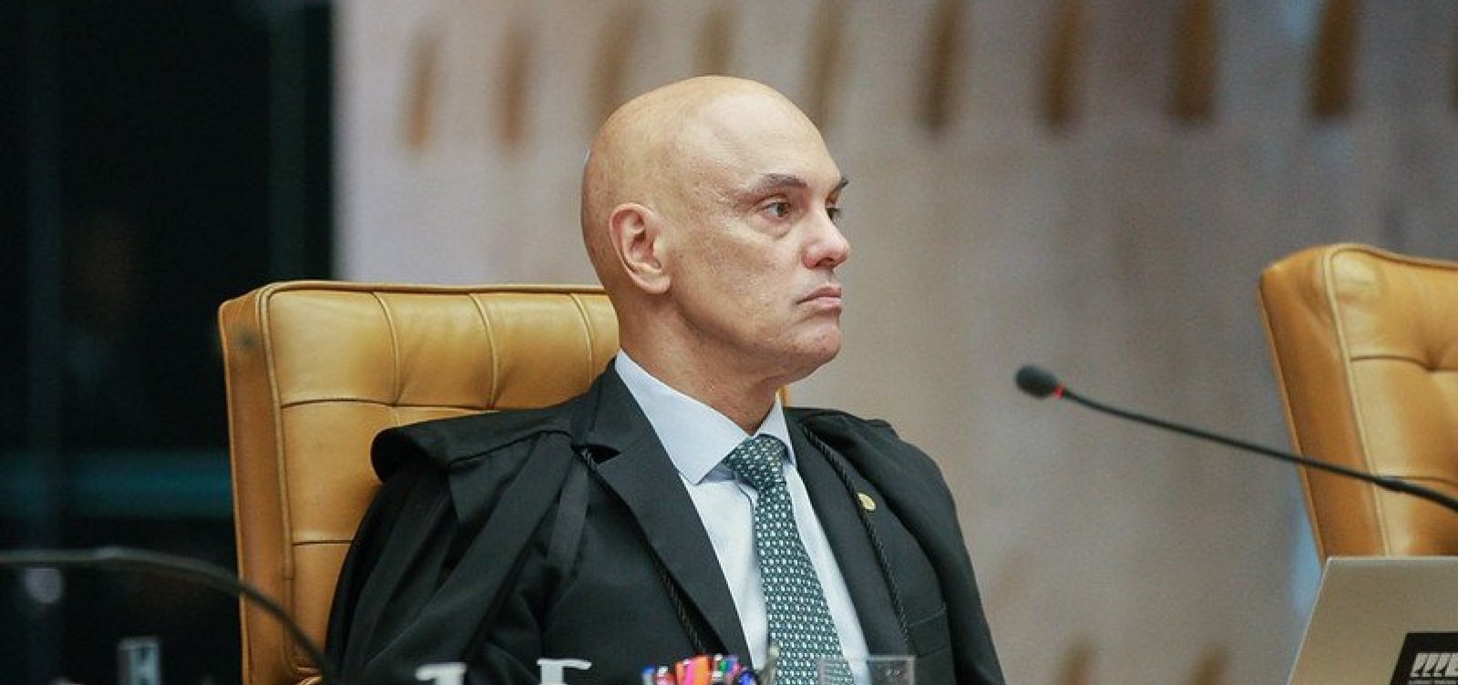 Moraes determina restrição ao uso de drones nas proximidades da residência de Bolsonaro