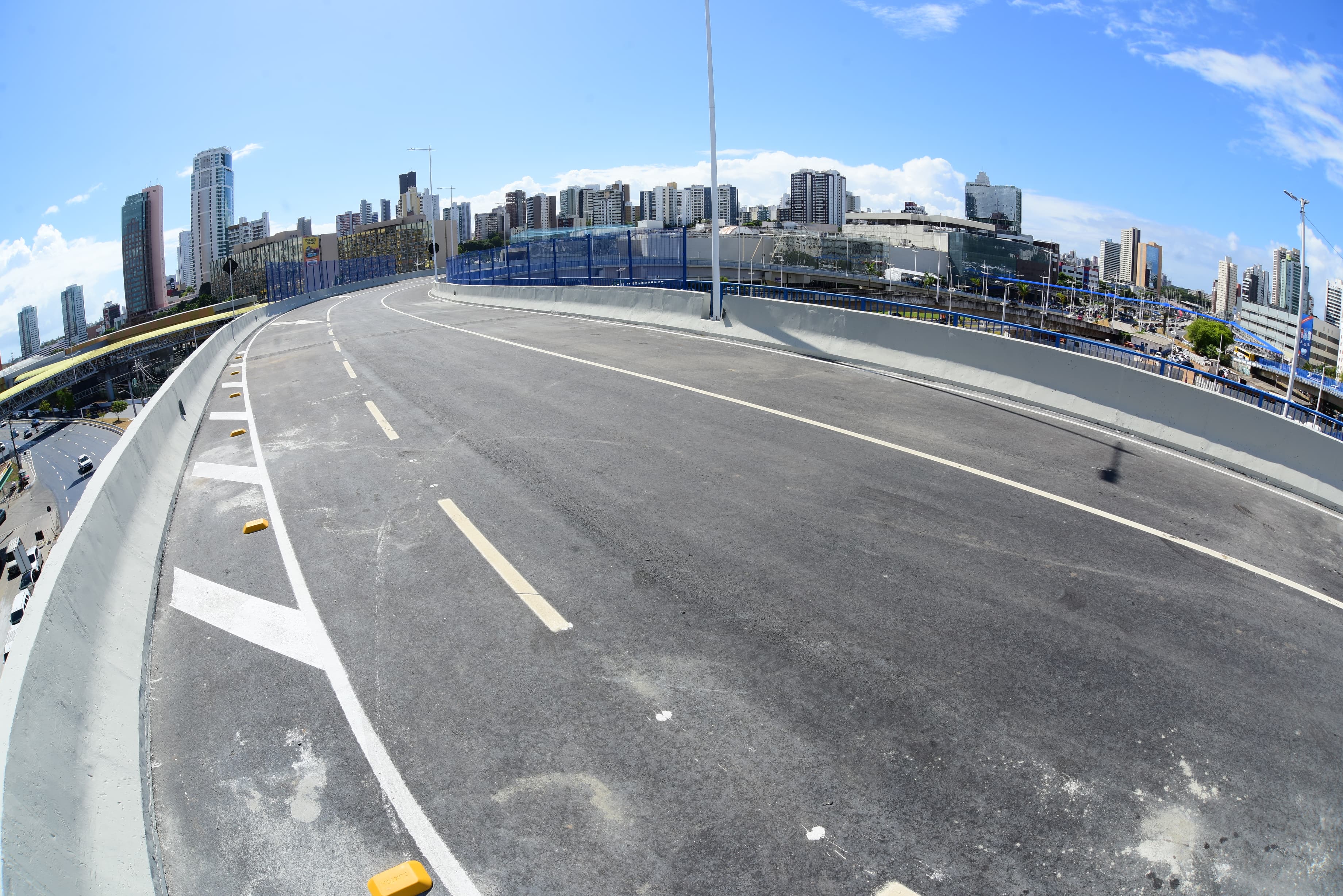Acesso da Av. ACM à LIP é fechado após entrega do viaduto José Linhares