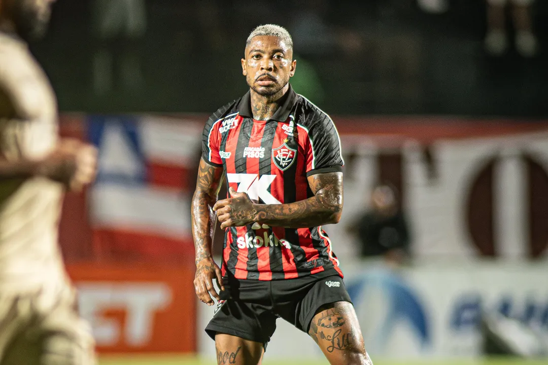 Lesão na coxa afasta Marinho dos próximos jogos do Vitória no Brasileirão