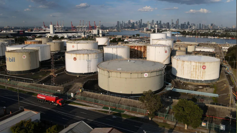 Petróleo despenca mais de 10% após sinal de trégua entre EUA e Irã e anima mercados globais