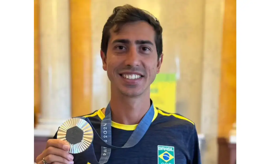 Caio Bonfim conquista prata na China e bate recorde sul-americano na marcha atlética
