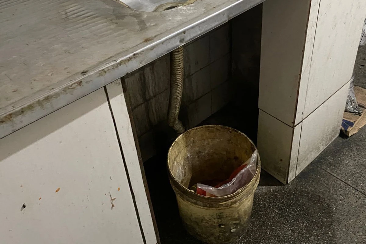 Lanchonete é interditada em Feira de Santana após fiscalização apontar irregularidades sanitárias