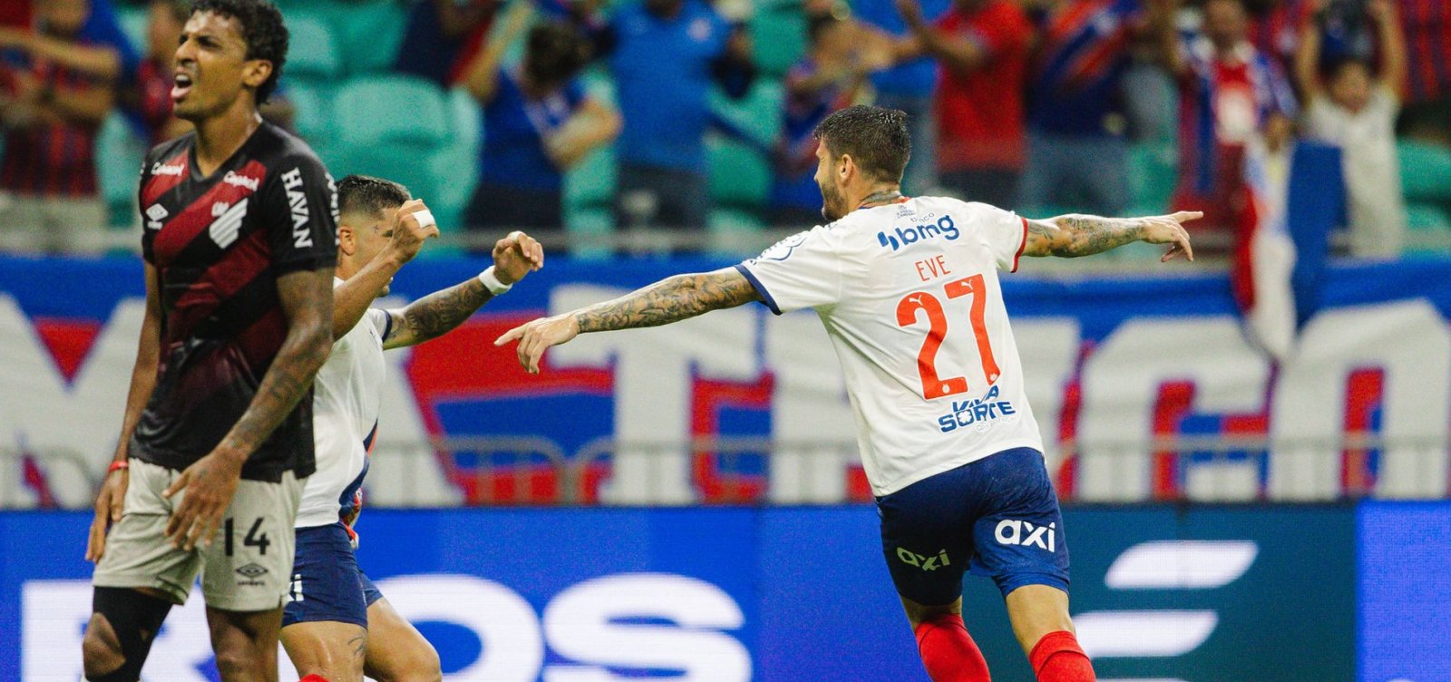Bahia domina o Athletico-PR na Fonte Nova e assume o G-3 do Brasileirão