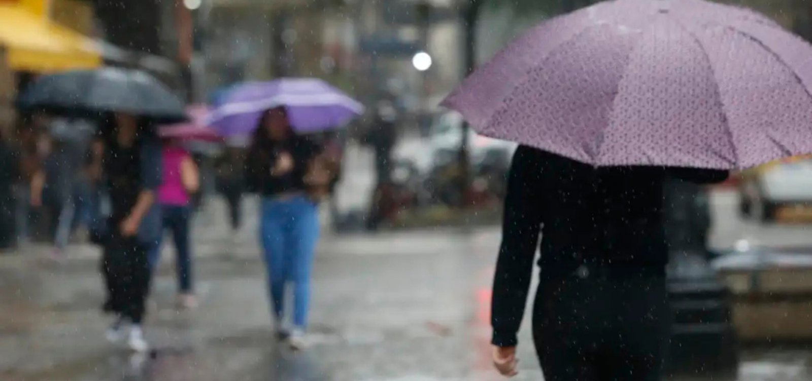 Salvador deve ter feriadão com chuva intensa e risco de alagamentos, alerta Inema