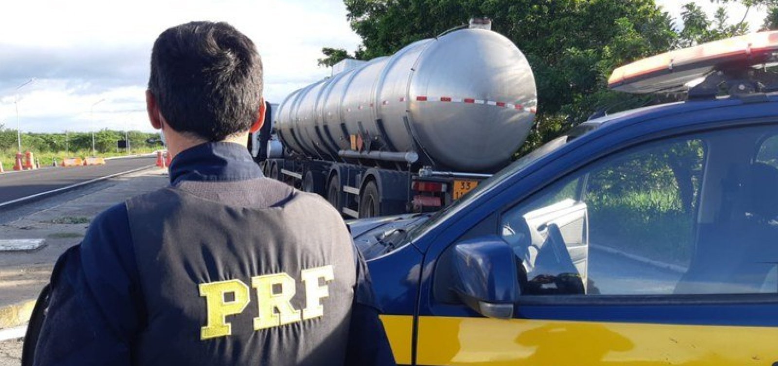 PRF intercepta carga irregular com eletrônicos e produtos proibidos em ônibus na Bahia