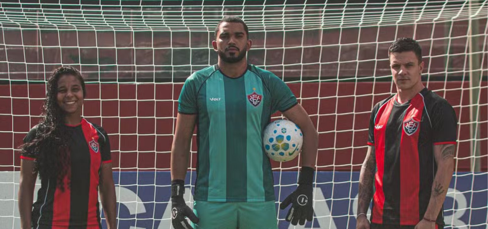 Vitória apresenta novo uniforme principal para 2026 com homenagem à tradição rubro-negra