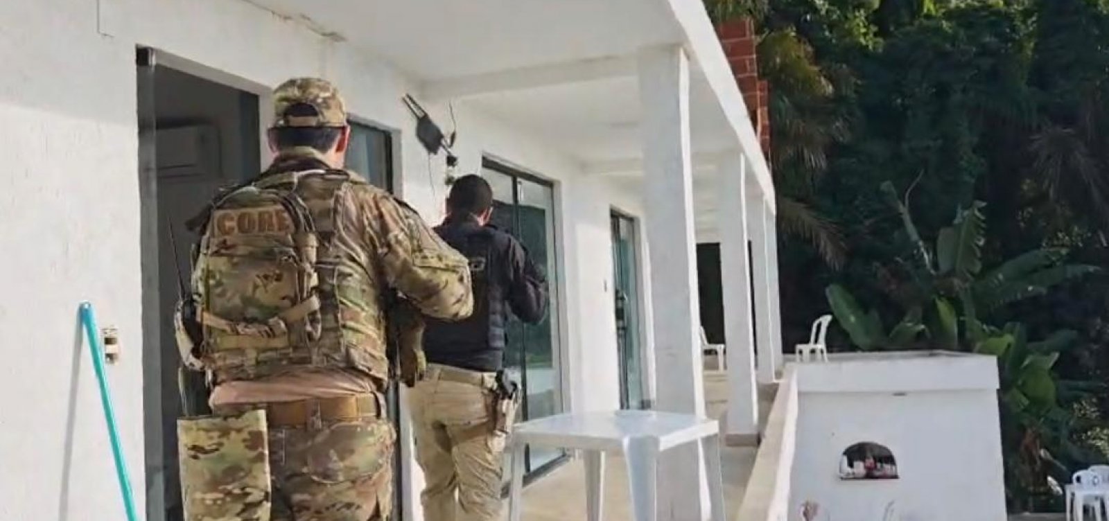 Operação contra facção baiana no Rio provoca tiroteio e deixa turistas presos em trilha no Vidigal