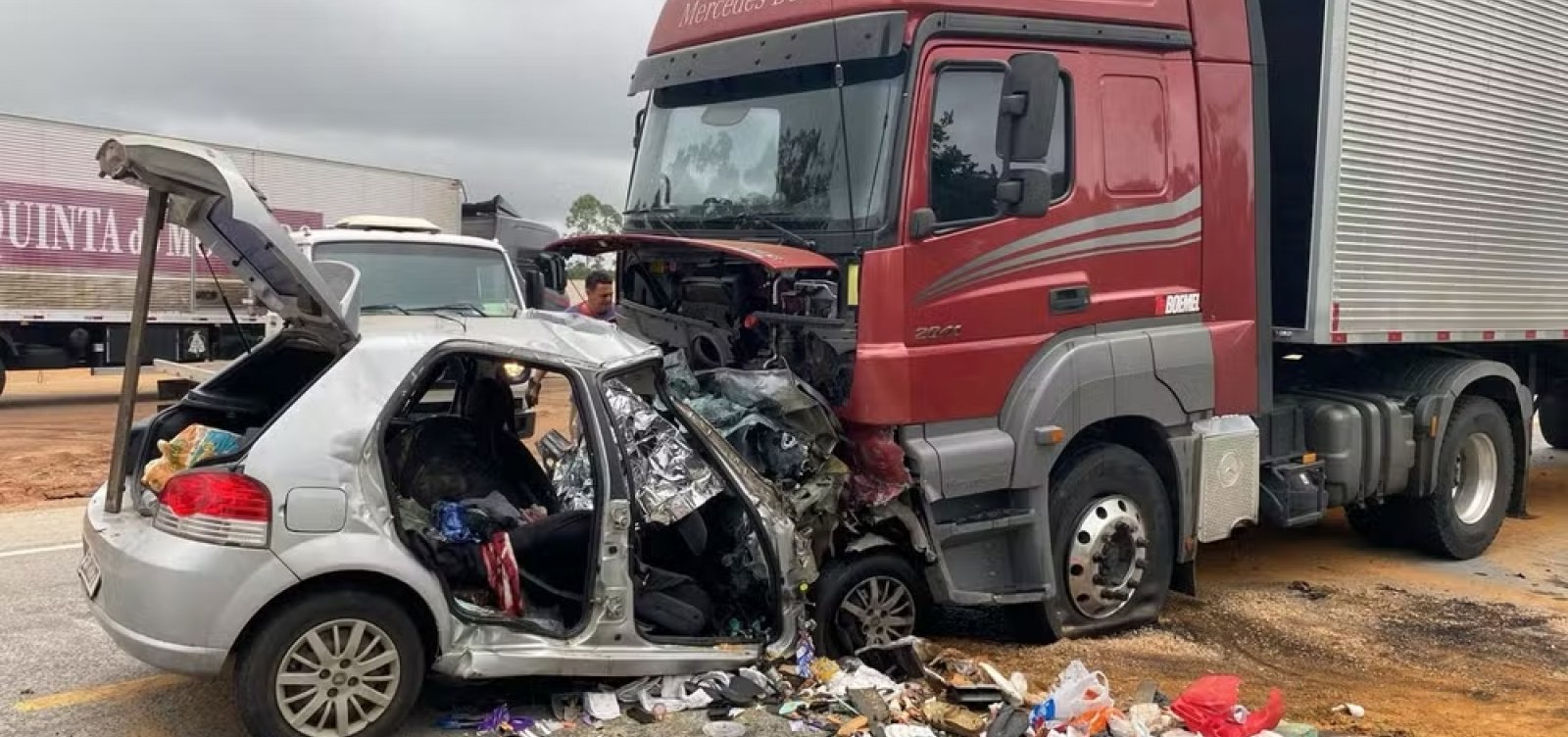 Família que viajava para a Bahia morre em colisão frontal em Minas Gerais