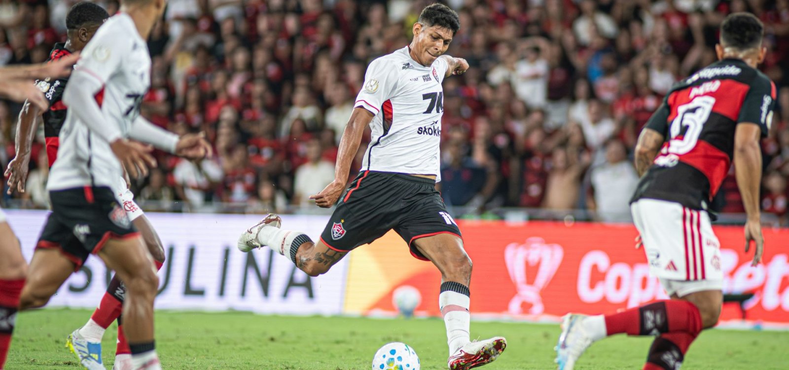 Vitória reage, mas sofre virada do Flamengo no Maracanã pela Copa do Brasil