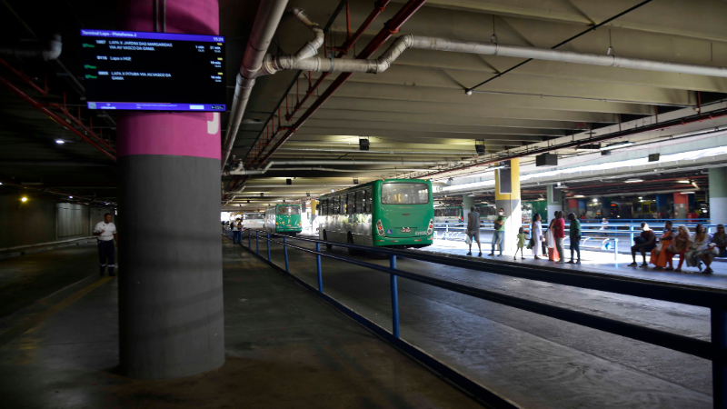 Ação gratuita auxilia contribuintes na declaração do Imposto de Renda na Estação Lapa