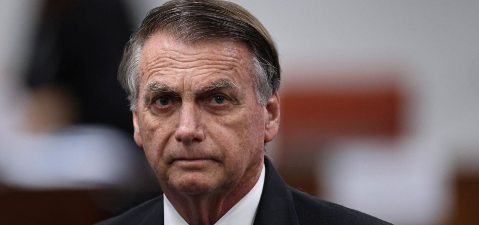 Bolsonaro passa por cirurgia no ombro sem complicações e segue em observação em Brasília