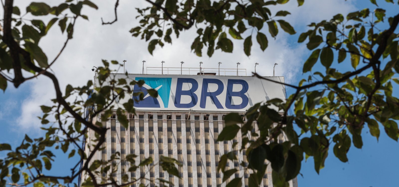 Operação da PCDF investiga esquema de corrupção e lavagem de dinheiro envolvendo servidores do BRB