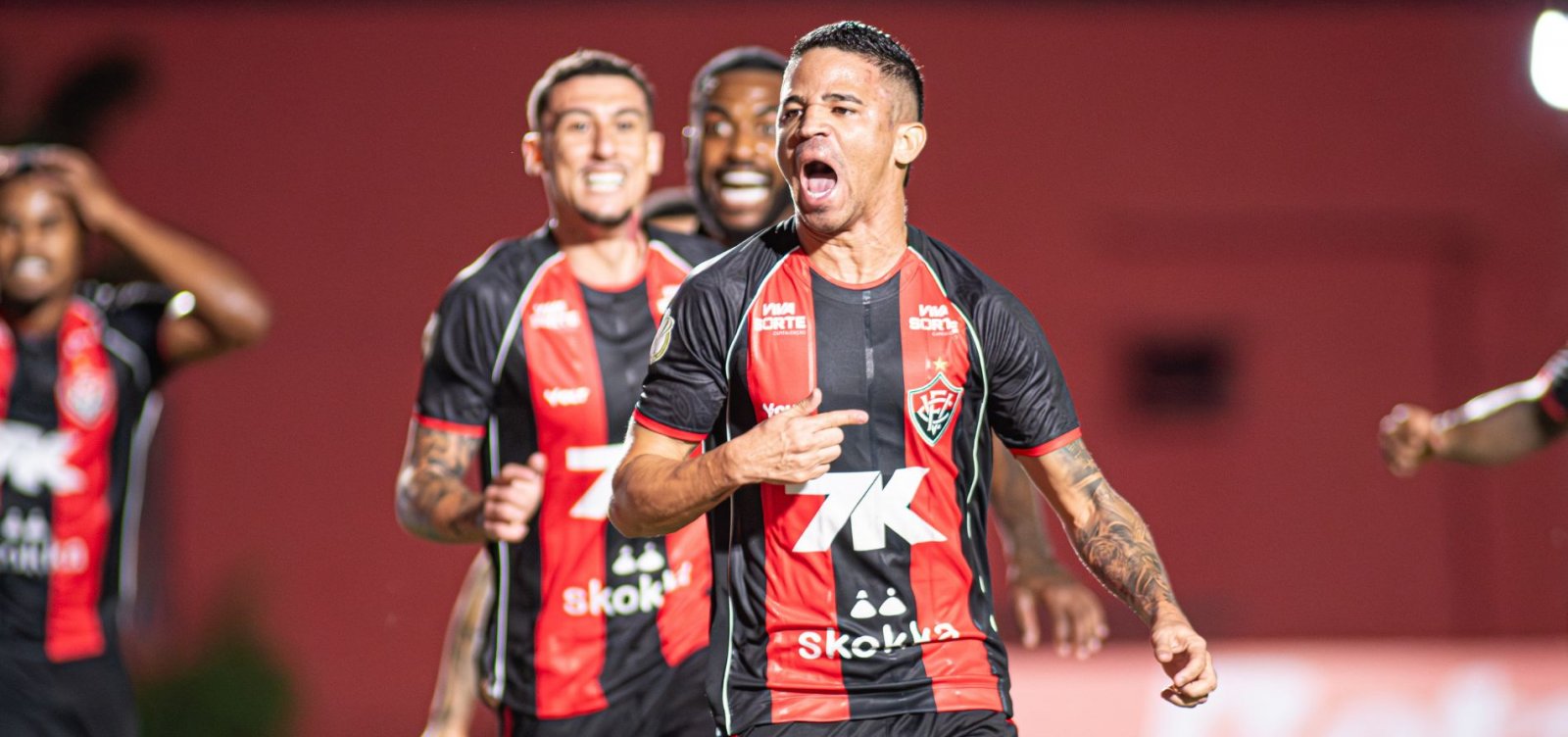 Vitória elimina Flamengo no Barradão e avança às oitavas da Copa do Brasil