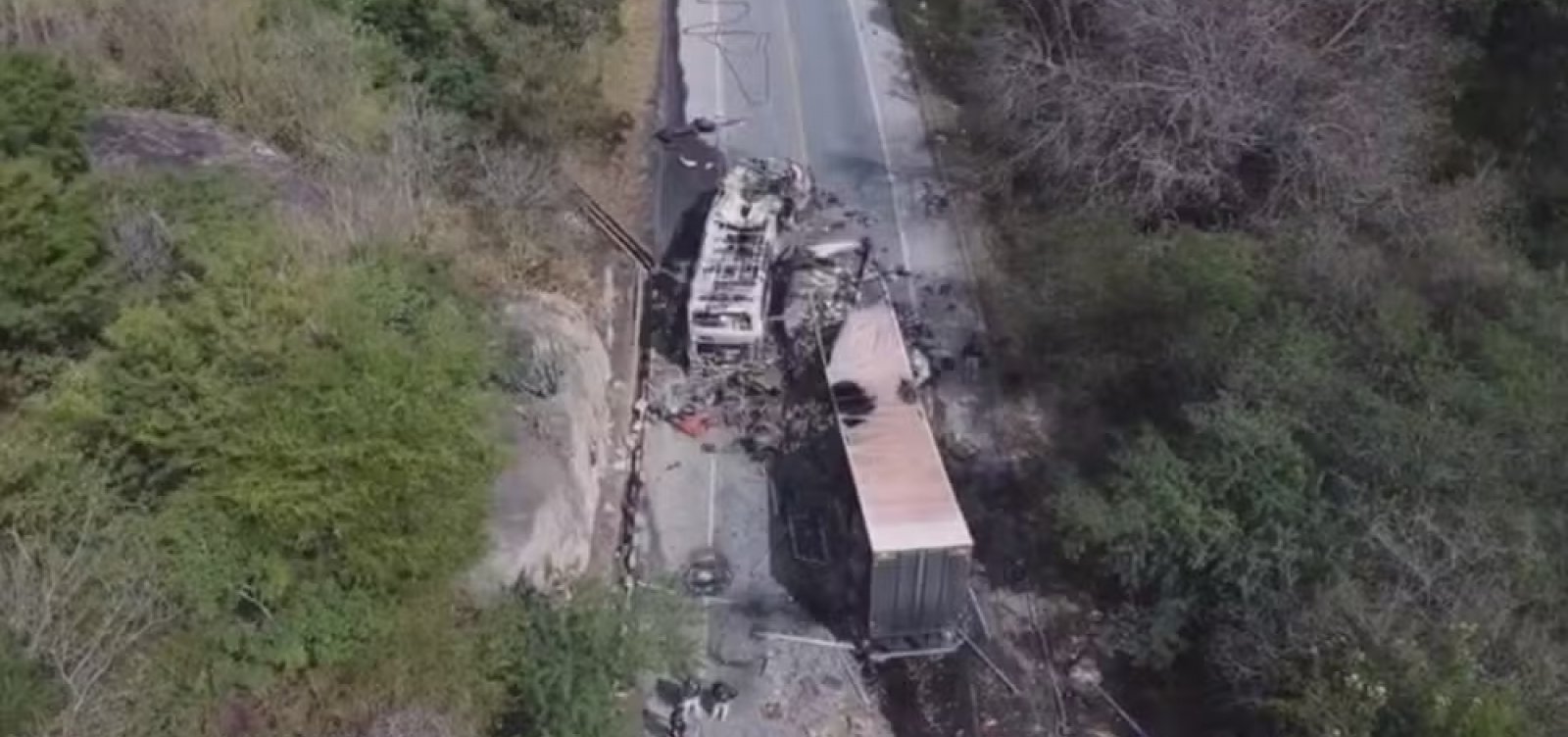 Seis baianos morrem em grave acidente entre ônibus e carreta em rodovia de Minas Gerais