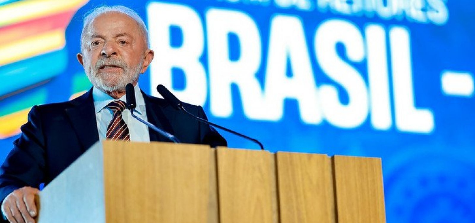 Lula pede apoio de Hugo Motta para acelerar PEC do fim da escala 6×1 no Senado