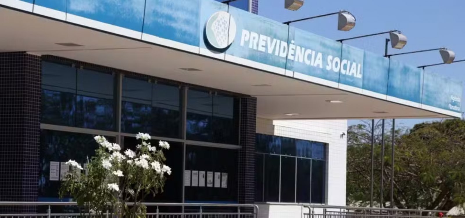 PF apreende R$ 287 mil escondidos em sacos de lixo durante operação contra fraudes bilionárias no INSS