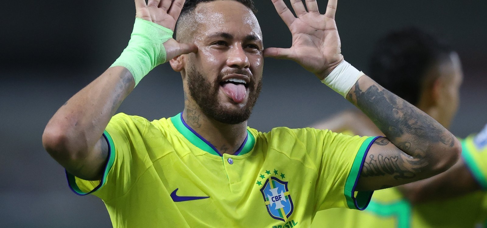 Neymar sofre lesão na panturrilha e vira dúvida para estreia do Brasil na Copa do Mundo