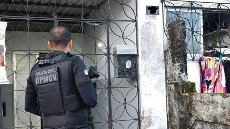 Mulher é presa por armazenamento de pornografia infantil durante operação da Polícia Civil em Salvador