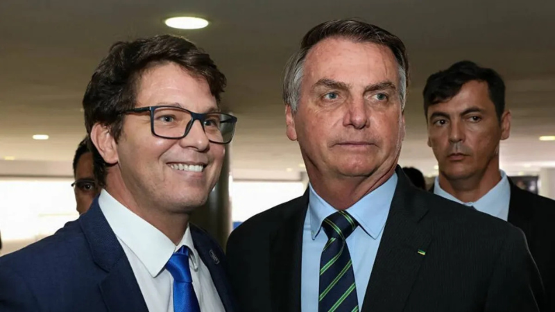 Áudio vazado mostra Mário Frias agradecendo apoio financeiro de banqueiro para filme sobre Bolsonaro