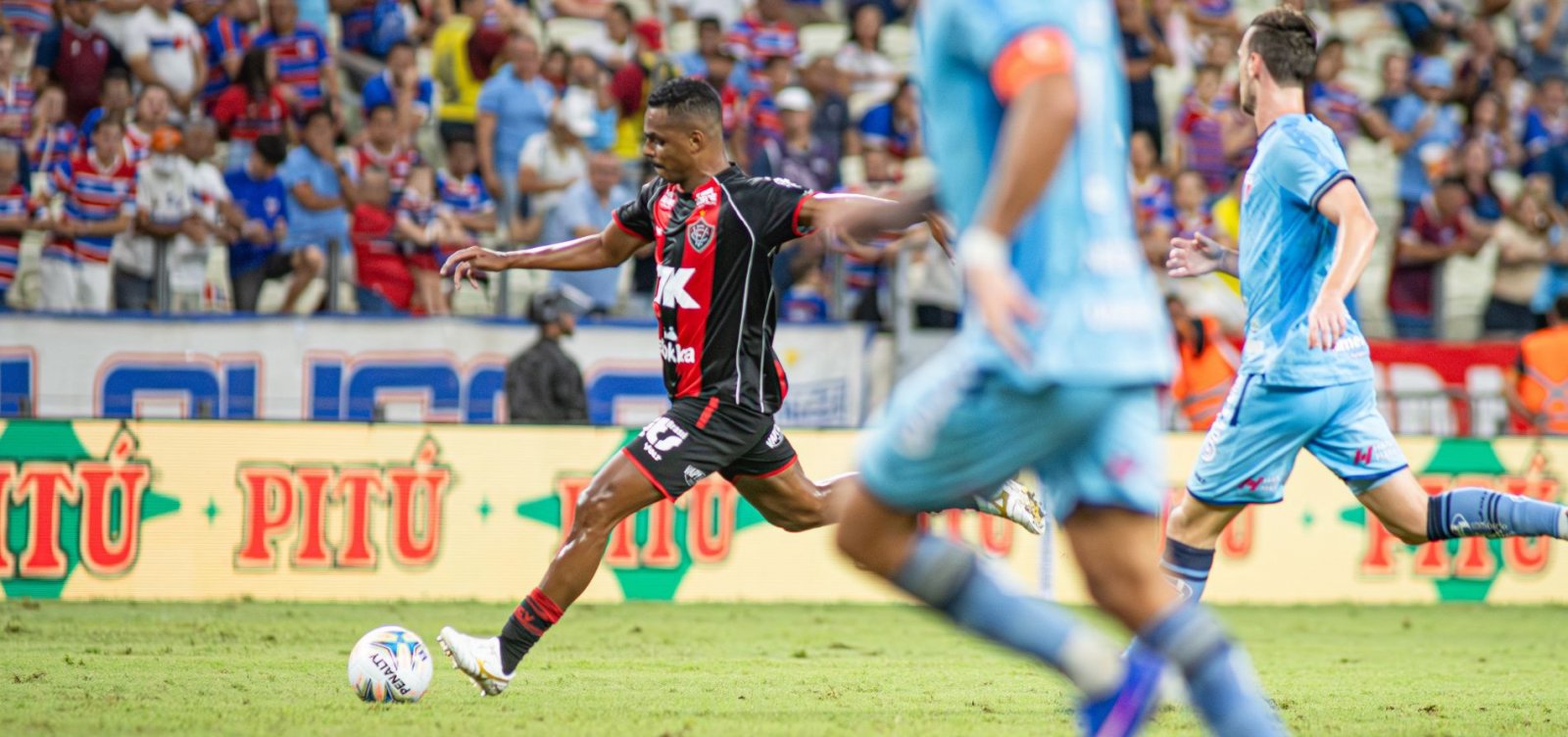 Vitória vira sobre o Fortaleza no Castelão e abre vantagem na final da Copa do Nordeste