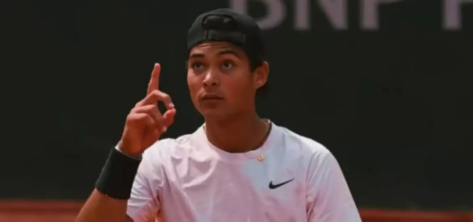 Guto faz história em Paris e conquista título juvenil inédito para o Brasil em Roland Garros