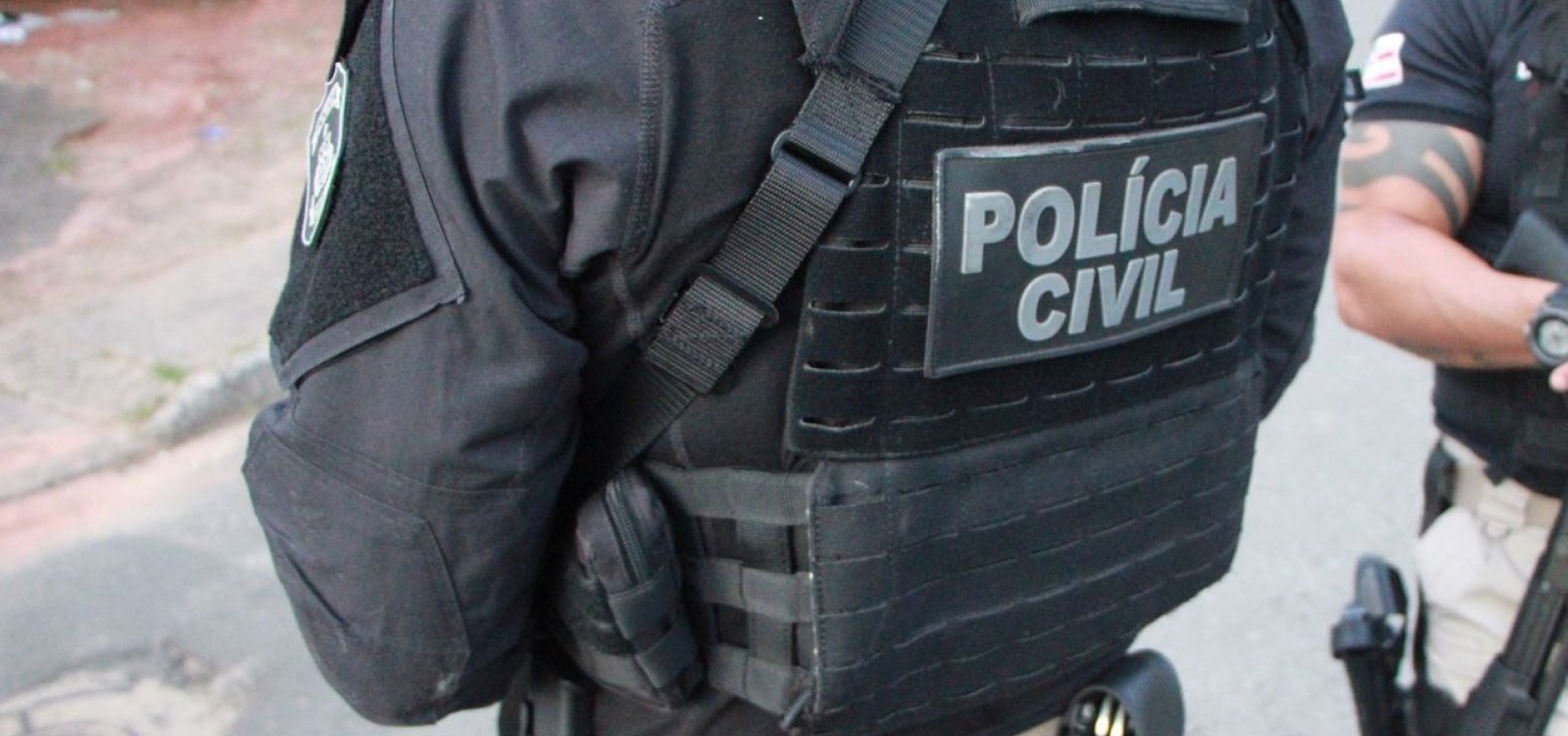 Operação da Polícia Civil prende servidor, jornalista e jovem suspeitos de ligação com grupo criminoso na Bahia