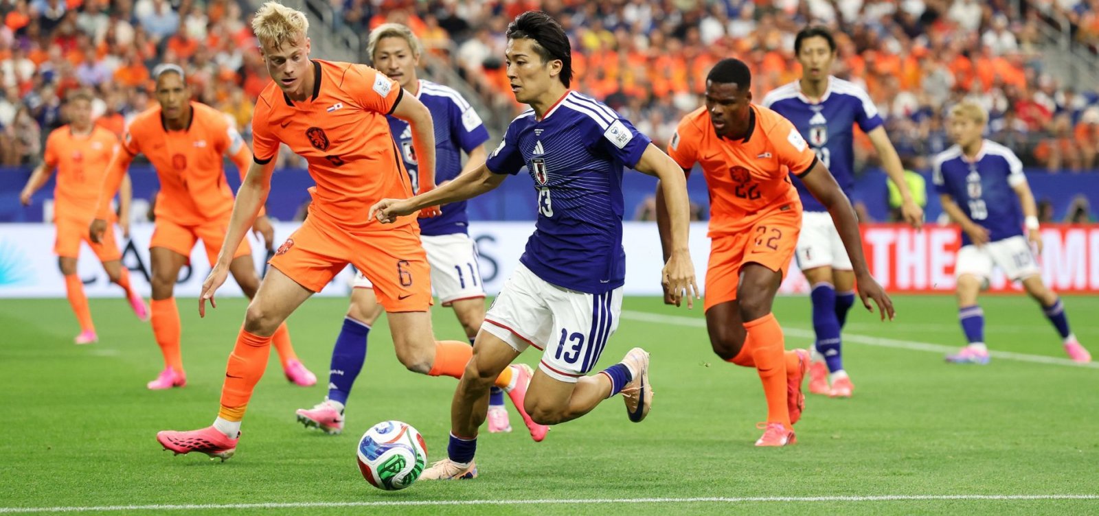 Holanda cede vantagem duas vezes e empata com o Japão na estreia da Copa do Mundo
