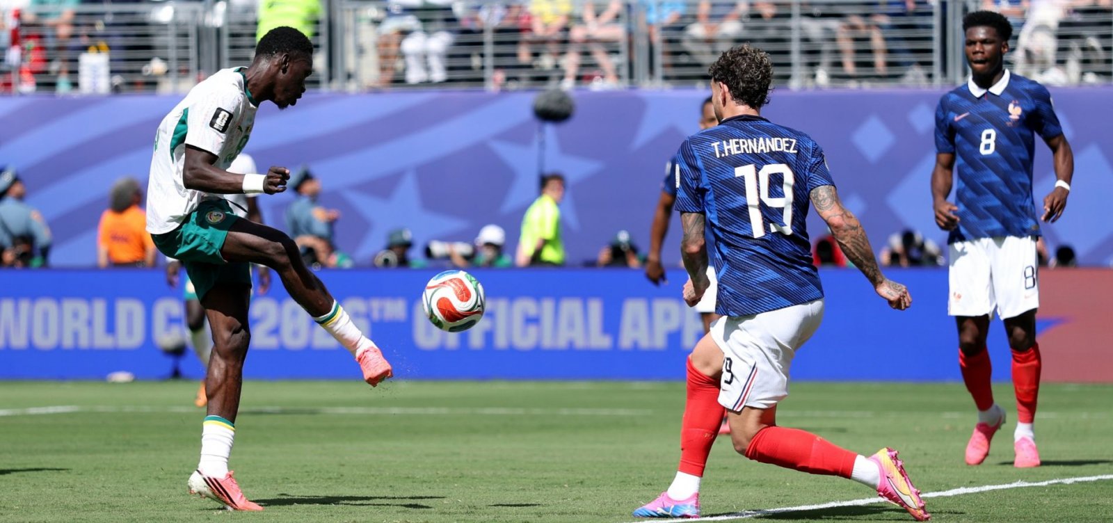 França supera início apagado, vence Senegal por 3 a 1 e estreia com triunfo na Copa do Mundo