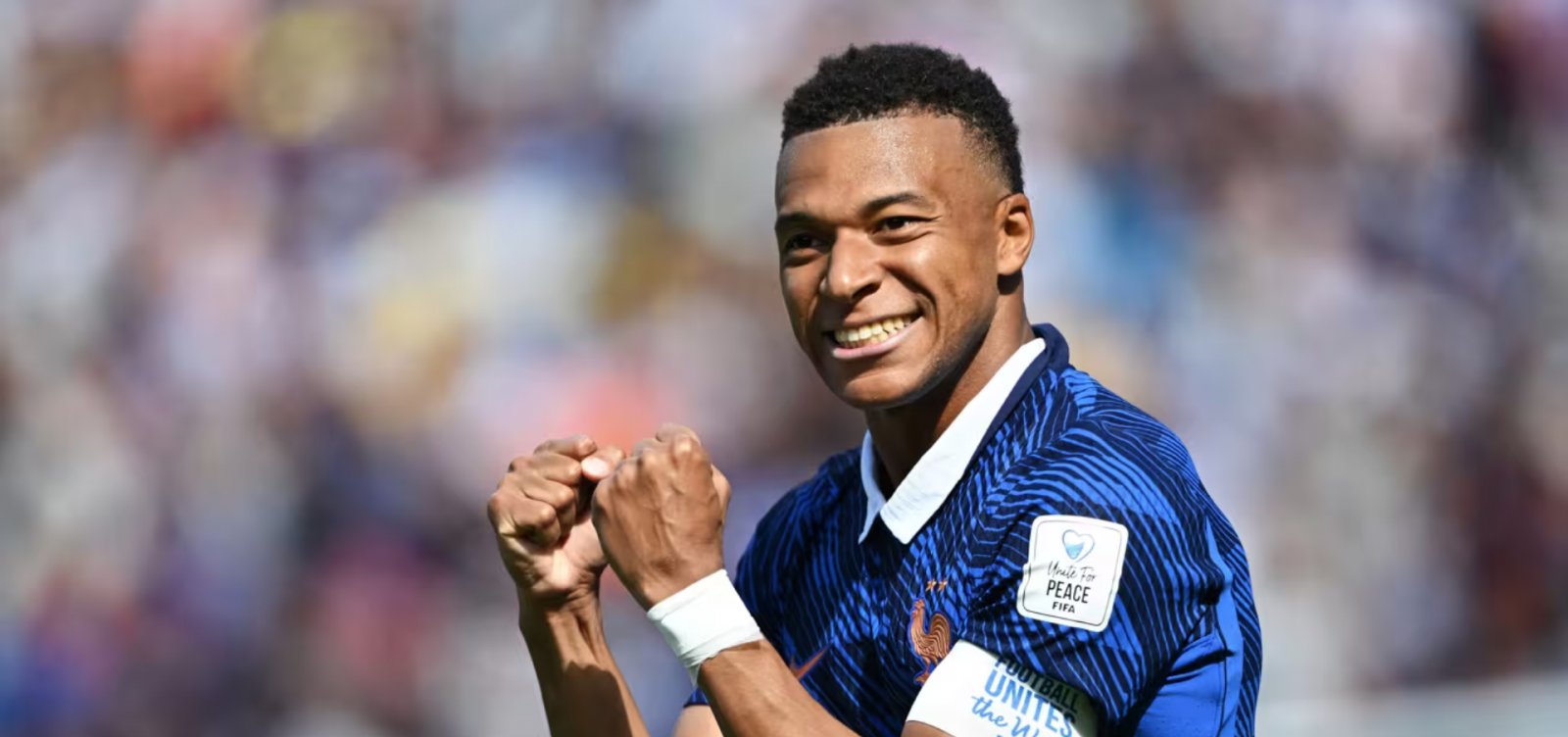 Mbappé marca duas vezes, chega a 14 gols em Copas e entra no top 3 da artilharia histórica