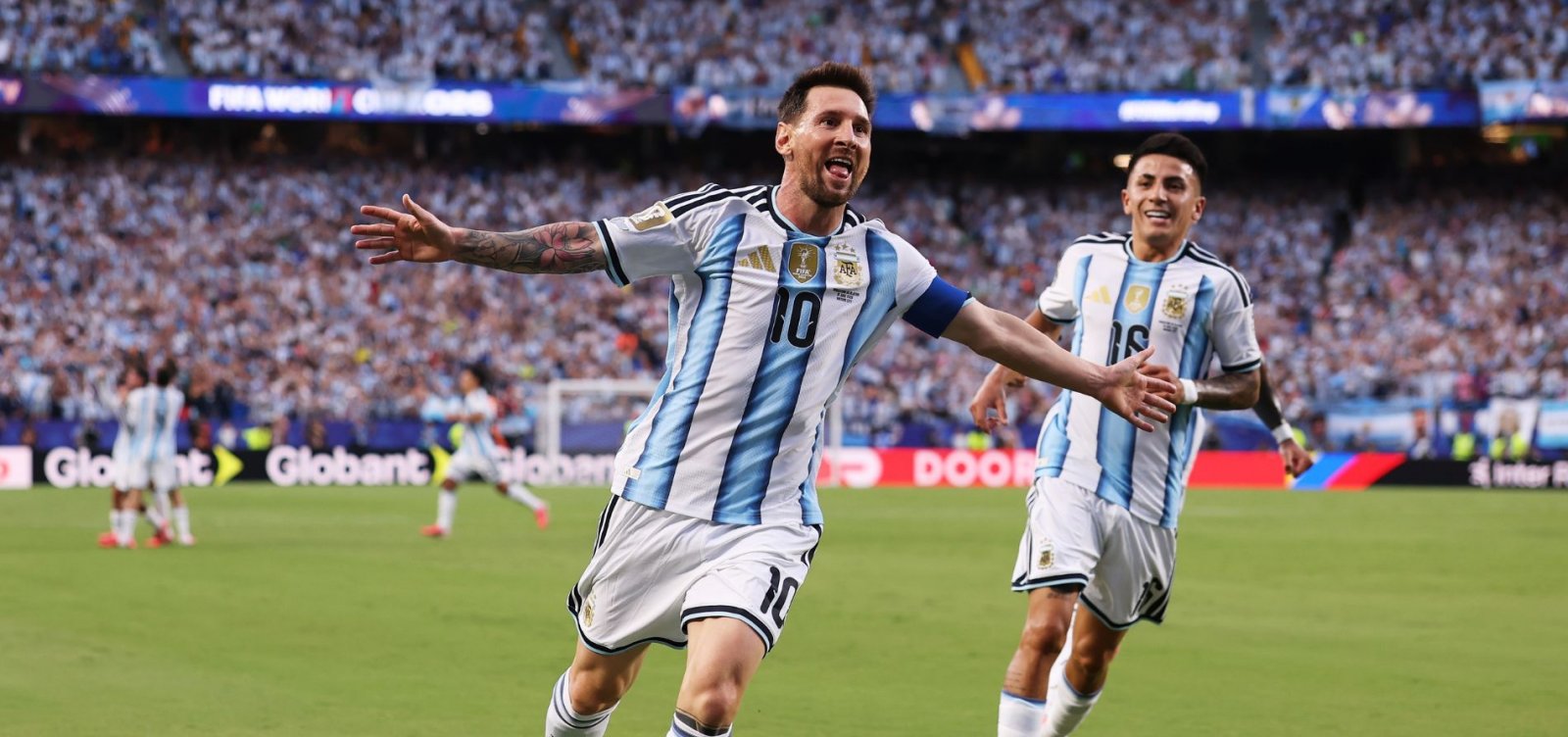 Messi marca três vezes e Argentina estreia com vitória sobre a Argélia na Copa do Mundo