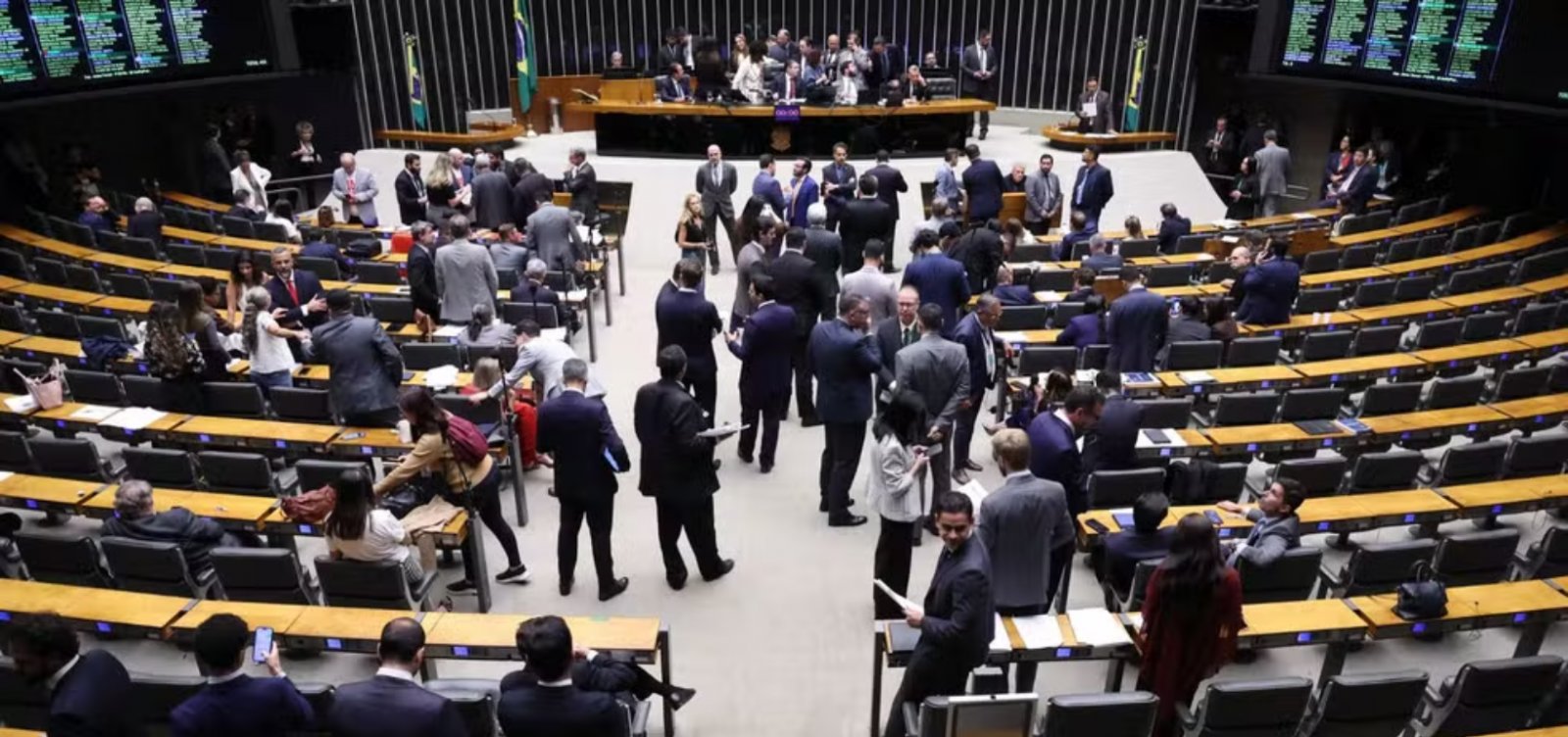 Governo retira urgência de projeto sobre jornada de trabalho e libera pauta da Câmara dos Deputados