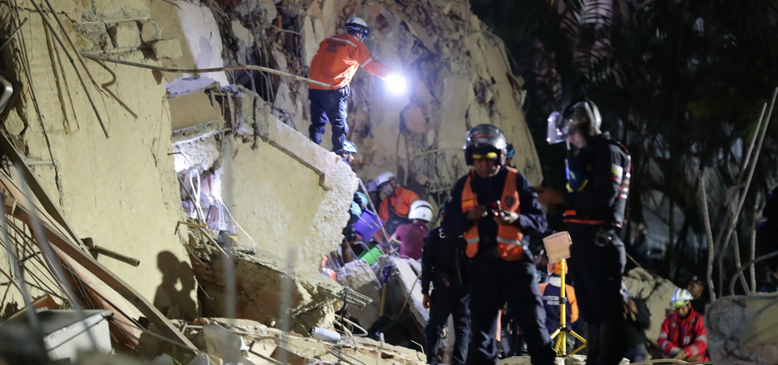 Terremotos devastam a Venezuela e número de mortos sobe para 164; buscas por sobreviventes continuam